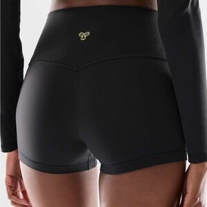 ARITZIA BUTTER Cheeky Hi-Rise 3" Short